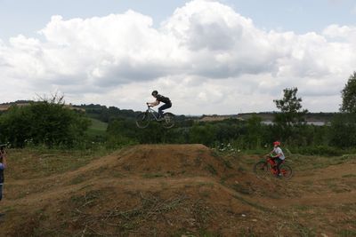 CONTEST auf der Dirt-Bahn
