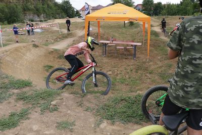 CONTEST auf der Dirt-Bahn