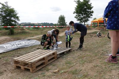 CONTEST auf der Dirt-Bahn