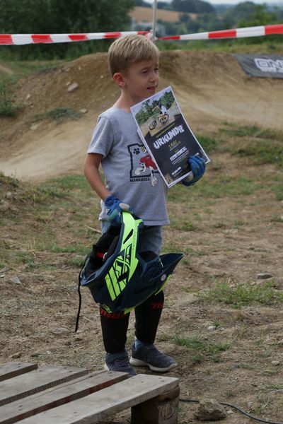 CONTEST auf der Dirt-Bahn
