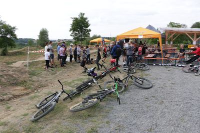 CONTEST auf der Dirt-Bahn